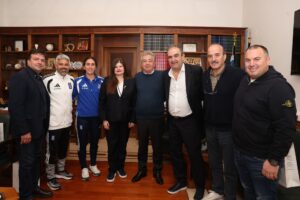 Σε καλό κλίμα η συνάντηση του Περιφερειάρχη Κρήτης με τον Αναπληρωτή Πρόεδρο της ΕΠΟ και την Εθνική Ομάδα Ποδοσφαίρου Γυναικών (φωτο)