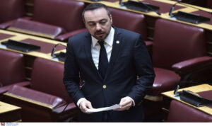 «Περιμένετε στο ακουστικό» – Υφυπουργός Παιδείας απαντά για τους αποφοίτους π. ΤΕΙ