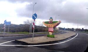 “Παίξε, γέλασε, έλα και παρέλασε”: Πυρετώδεις προετοιμασίες για το μοναδικό Καρναβάλι Αρκαλοχωρίου