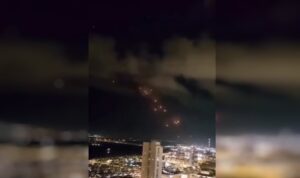 Ντουμπάι: Εκτοξεύσεις πυραύλων και drones σαρώνουν την περιοχή (βίντεο)