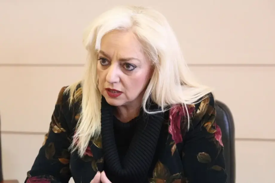 ΆΝΝΑ ΣΤΡΑΤΙΝΑΚΗ