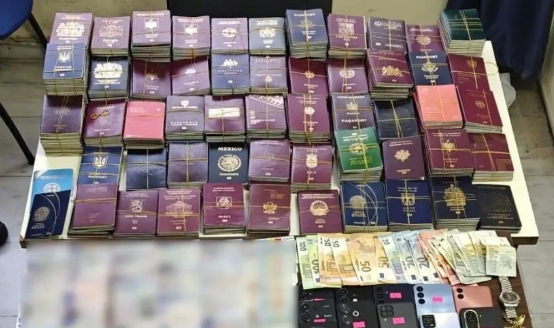 Εξαρθρώθηκε εγκληματική ομάδα: Διακινούσαν κλεμμένα ταξιδιωτικά έγραφα