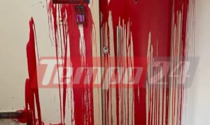 Πάτρα: Άγνωστοι επιτέθηκαν με μπογιές στο πολιτικό γραφείο της βουλευτού Χριστίνας Αλεξοπούλου