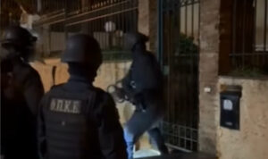 Επιχείρηση της ΕΛΑΣ για την διάλυση εγκληματικής οργάνωσης που διακινούσε ναρκωτικά – Δείτε βίντεο