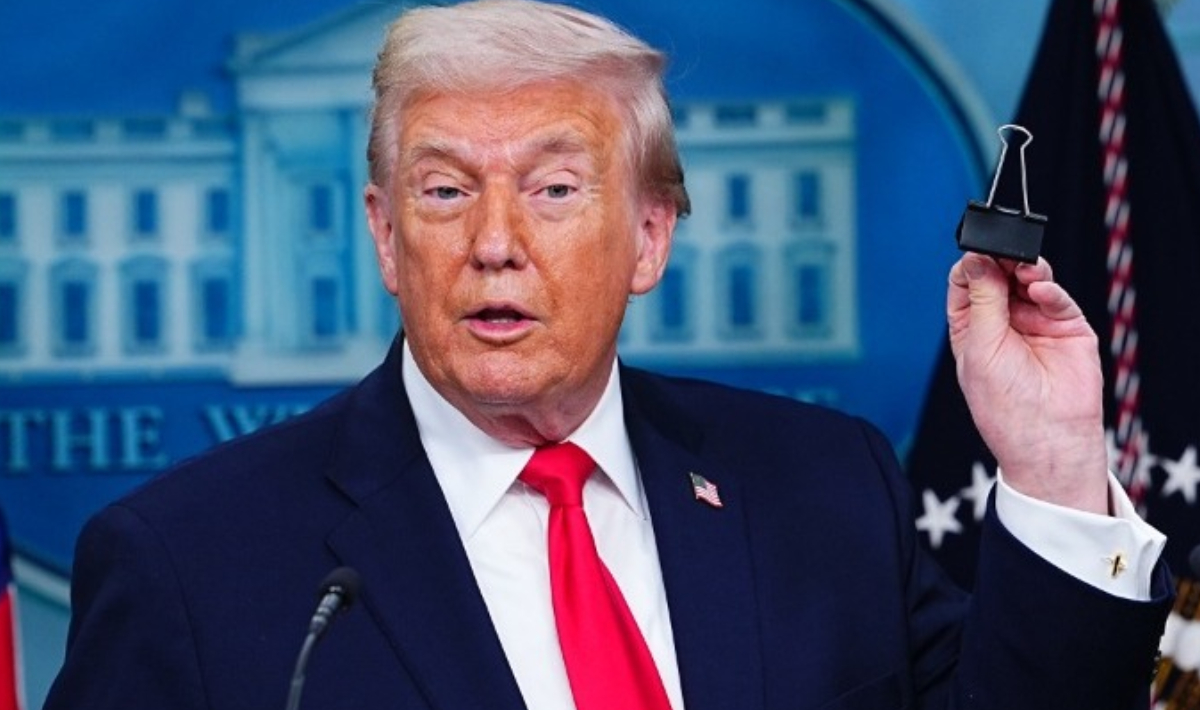 Τραμπ για ακύρωση δασμών: Θα παραμείνουν σε ισχύ με ένα 10% επιπλέον