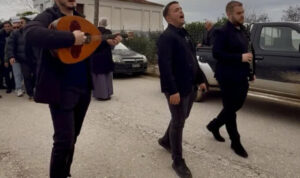 Κρήτη: Ανείπωτος πόνος στην κηδεία του νεαρού δάσκαλου που «έσβησε» ξαφνικά στο Ρέθυμνο