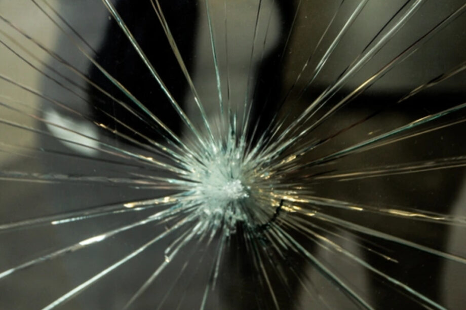 Σπασμένο τζάμι