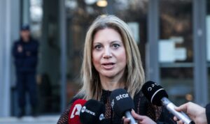 Καρυστιανού: «Δεν ήξερα για τον πλειστηριασμό, ήταν 29 τ.μ., το αγόρασε ο πρώην σύντροφός μου μέσω της εταιρείας που είχαμε»