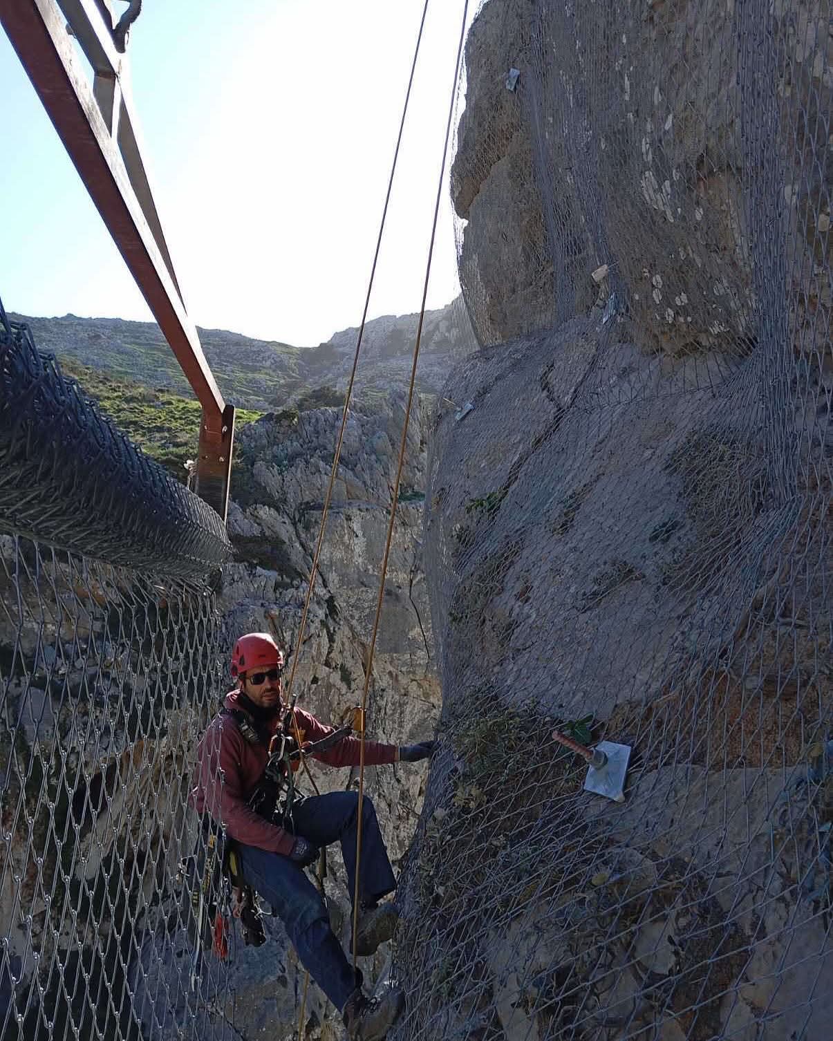 εναερίτες βράχια Κουρταλιώτικο φαράγγι