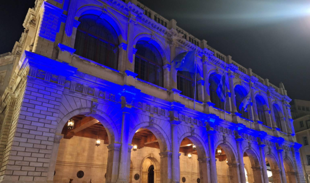 Ηράκλειο: Φωταγωγήθηκε η Λότζια για την Παγκόσμια Ημέρα κατά του καρκίνου