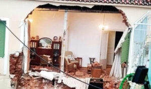 Κατέρρευσε η πρόσοψη μονοκατοικίας μετά από την έντονη κακοκαιρία στη Μεσσήνη