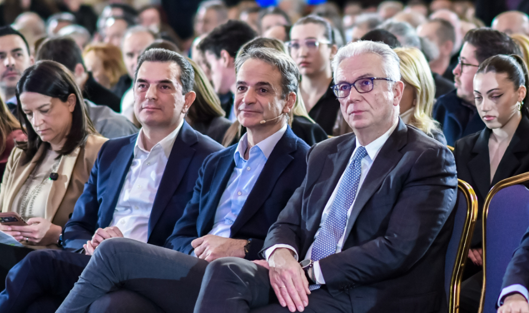 ΝΔ: Με ενός λεπτού σιγή στη μνήμη των 15 θυμάτων του ναυαγίου στη Χίο, ξεκίνησε ο προσυνεδριακός διάλογος