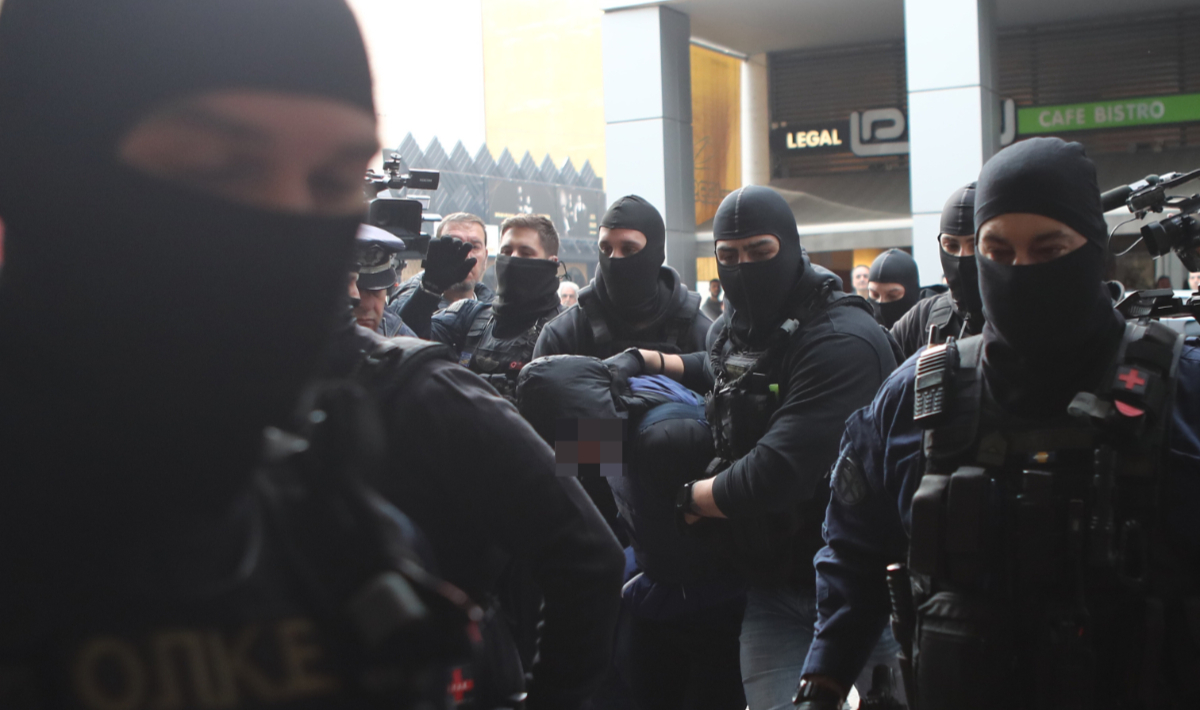 Τρείς συλλήψεις για την επίθεση κατά αστυνομικών κατά τη διάρκεια ποδοσφαιρικού αγώνα