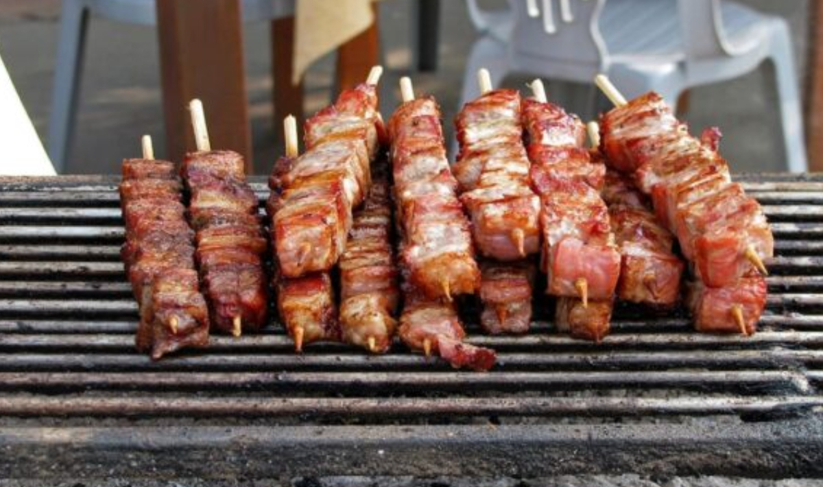 Τσικνοπέμπτη: «Μπλόκο» του υπουργείου Παιδείας στο τσίκνισμα μέσα στα σχολεία