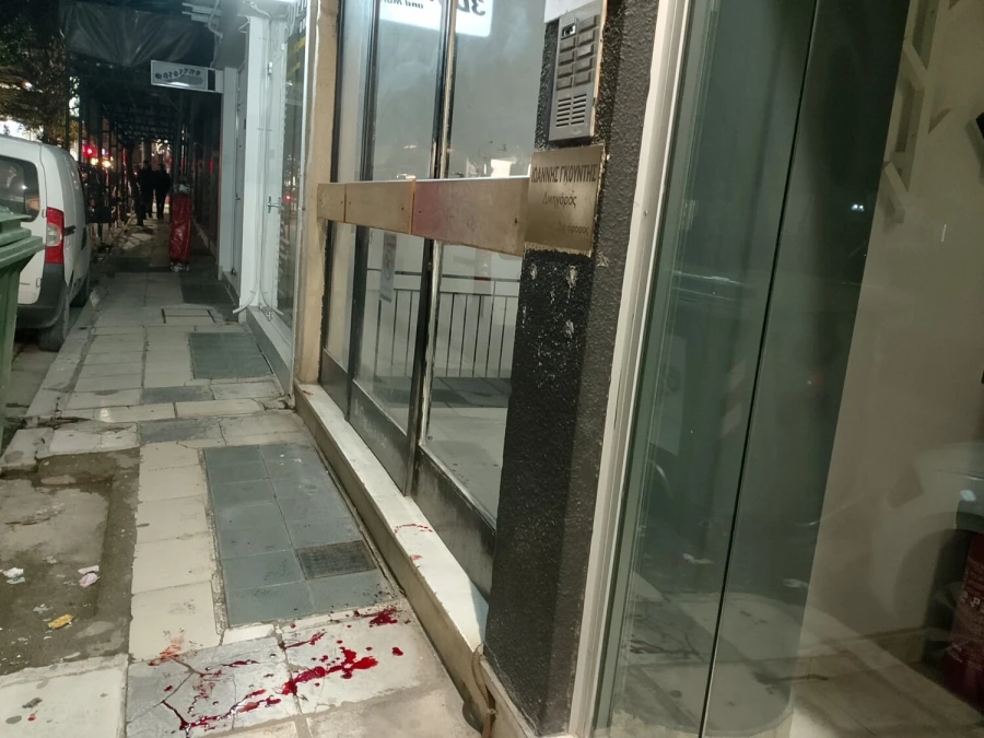 Αιματηρό επεισόδιο μεταξύ νεαρών αλλοδαπών σε πολυκατοικία – Ένας τραυματίας από μαχαίρι