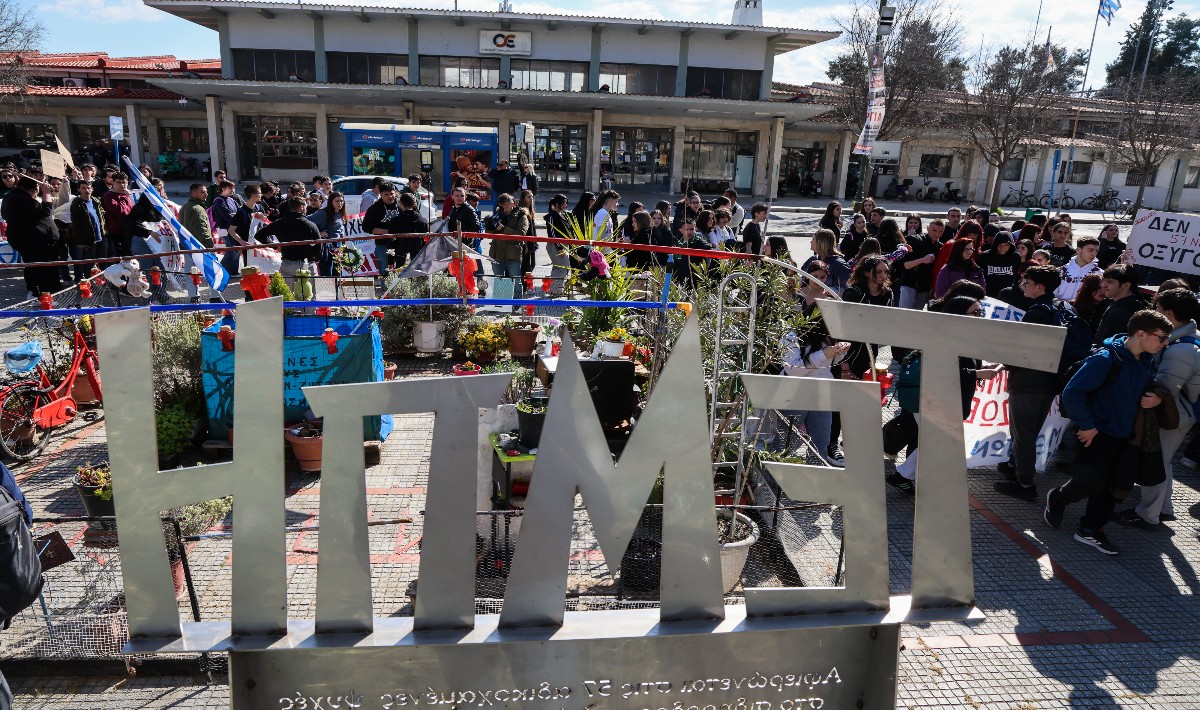 ΓΣΕΕ: Kαλεί τους εργαζομένους να συμμετάσχουν στις συγκεντρώσεις για τα θύματα των Τεμπών