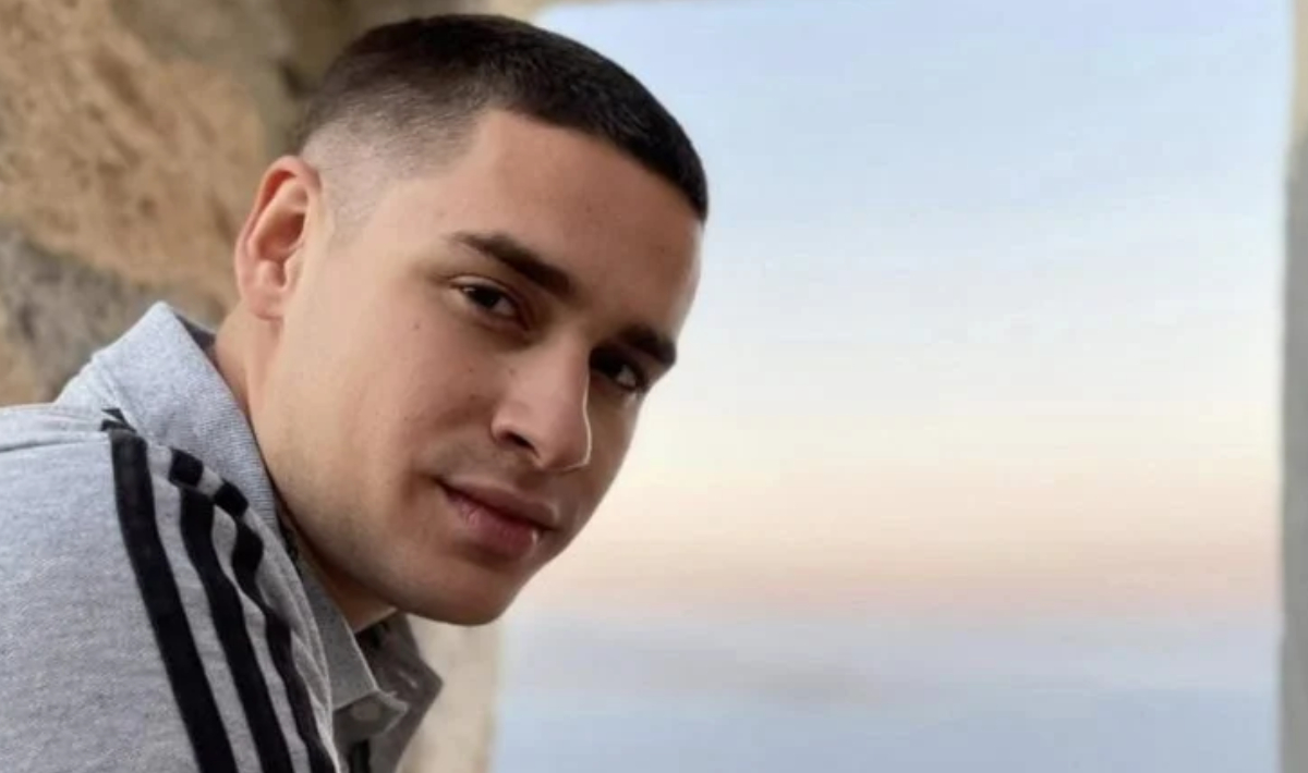 Τραγωδία στα Τέμπη: «Τρία χρόνια χωρίς εσένα παιδάκι μου, αγκαλιάζω μάρμαρα παγωμένα…»