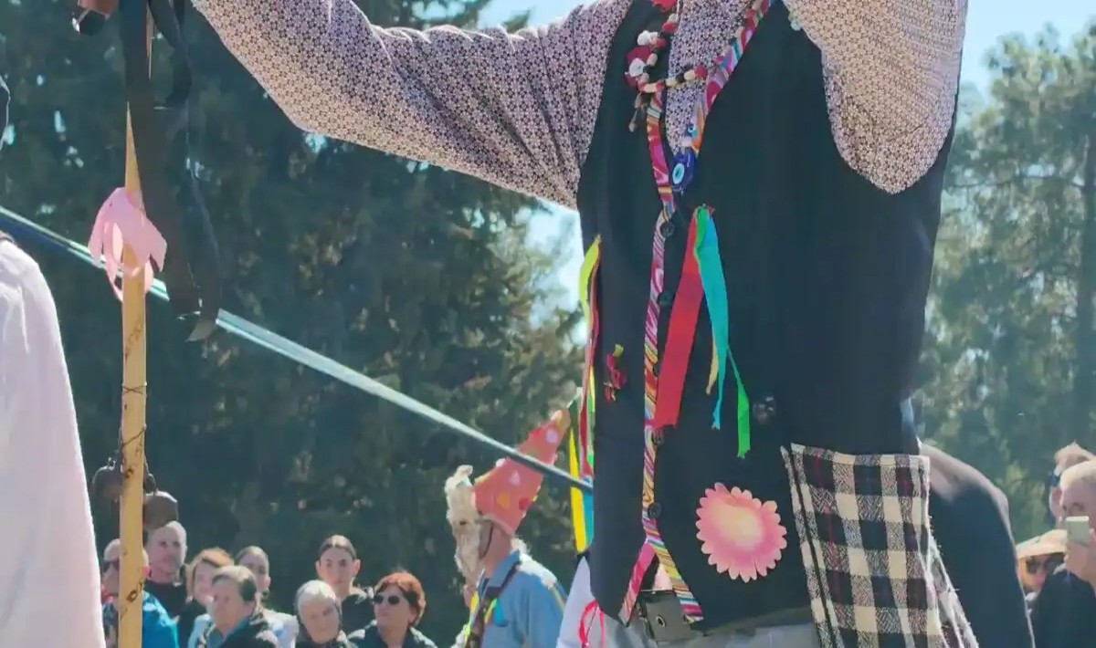 Καθαρά Δευτέρα στον Τύρναβο: Φαλλοί, πειράγματα και διονυσιακό κέφι