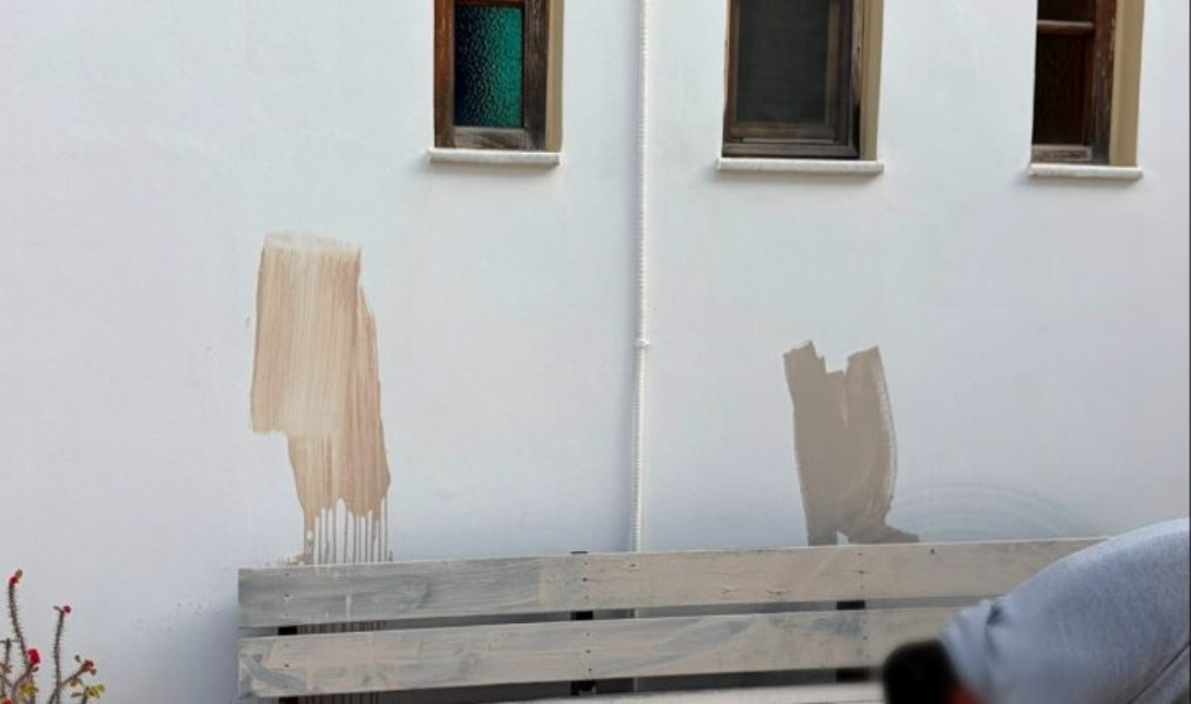 Κίσαμος: Ανήλικοι προκάλεσαν ζημιές στο Επισκοπείο – Τι ζητάει η Μητρόπολη (φωτογραφίες)