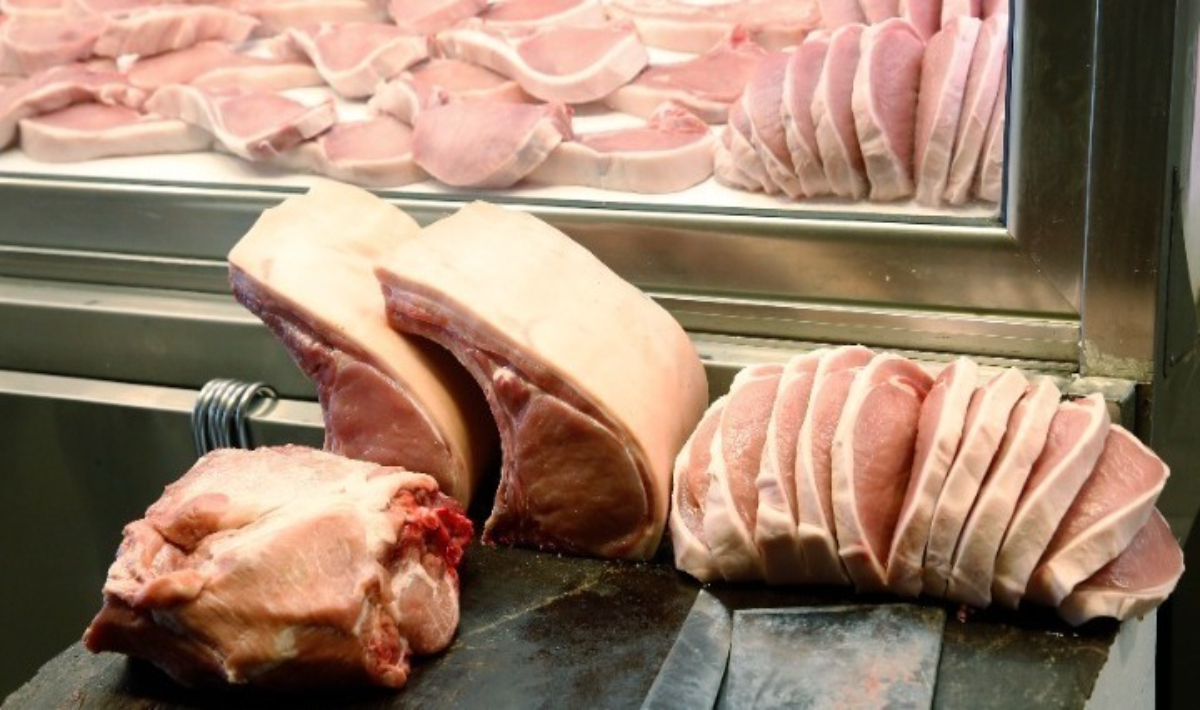 Τσικνοπέμπτη-σοκ στο Καπανδρίτι: 4,8 τόνοι ληγμένου κρέατος κατασχέθηκαν από τις αρχές!