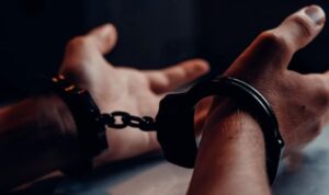 Ηράκλειο: Xειροπέδες σε δύο ανήλικους που έκλεψαν ρούχα από καταστήματα