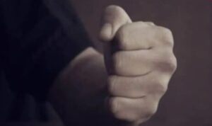 Θύμα άγριου ξυλοδαρμού έπεσε μια 25χρονη από τον σύντροφό της