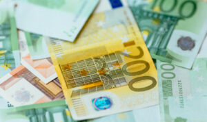 «Κλείδωσε» στα 930€ ο νέος κατώτατος μισθός – Στο τραπέζι και πρόσθετη αύξηση 20€