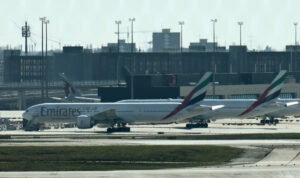 Ένταση στο αεροδρόμιο του Ντουμπάι: Έλληνες καταγγέλλουν ότι έκλεισαν οι θέσεις της πτήσης για Αθήνα