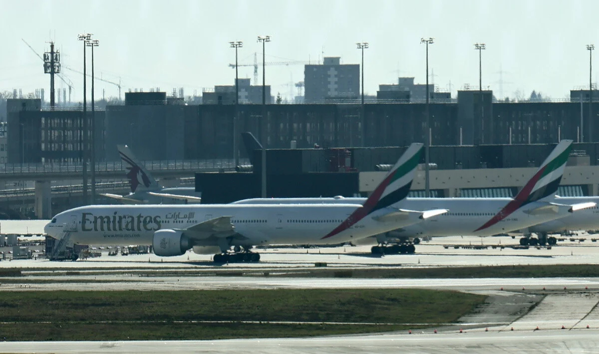 Ένταση στο αεροδρόμιο του Ντουμπάι: Έλληνες καταγγέλλουν ότι έκλεισαν οι θέσεις της πτήσης για Αθήνα