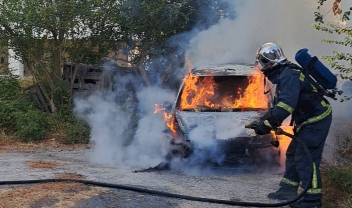 Γάζι: Αυτοκίνητο τυλίχθηκε στις φλόγες