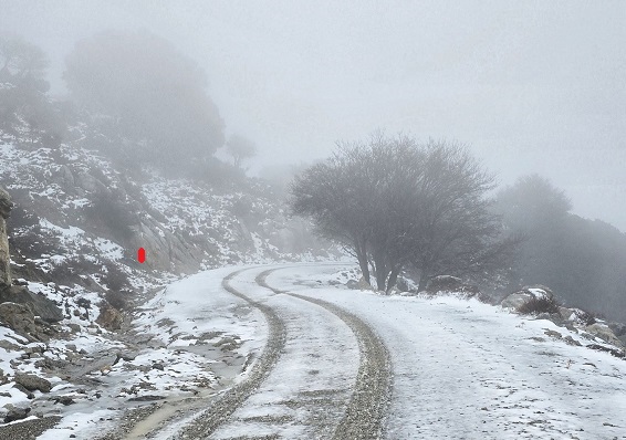 Χιονόπτωση στη Μεσαρά: Μεγάλη προσοχή των οδηγών στον δρόμο Γέργερη – Ανώγεια (φώτο)