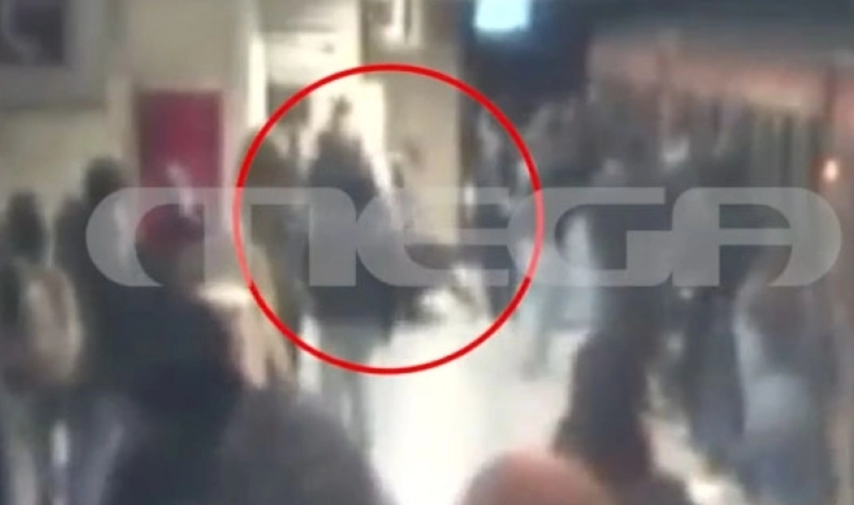 Βίντεο ντοκουμέντο: Συμμορία ξυλοκόπησε 20χρονο στο μετρό για μια αλυσίδα