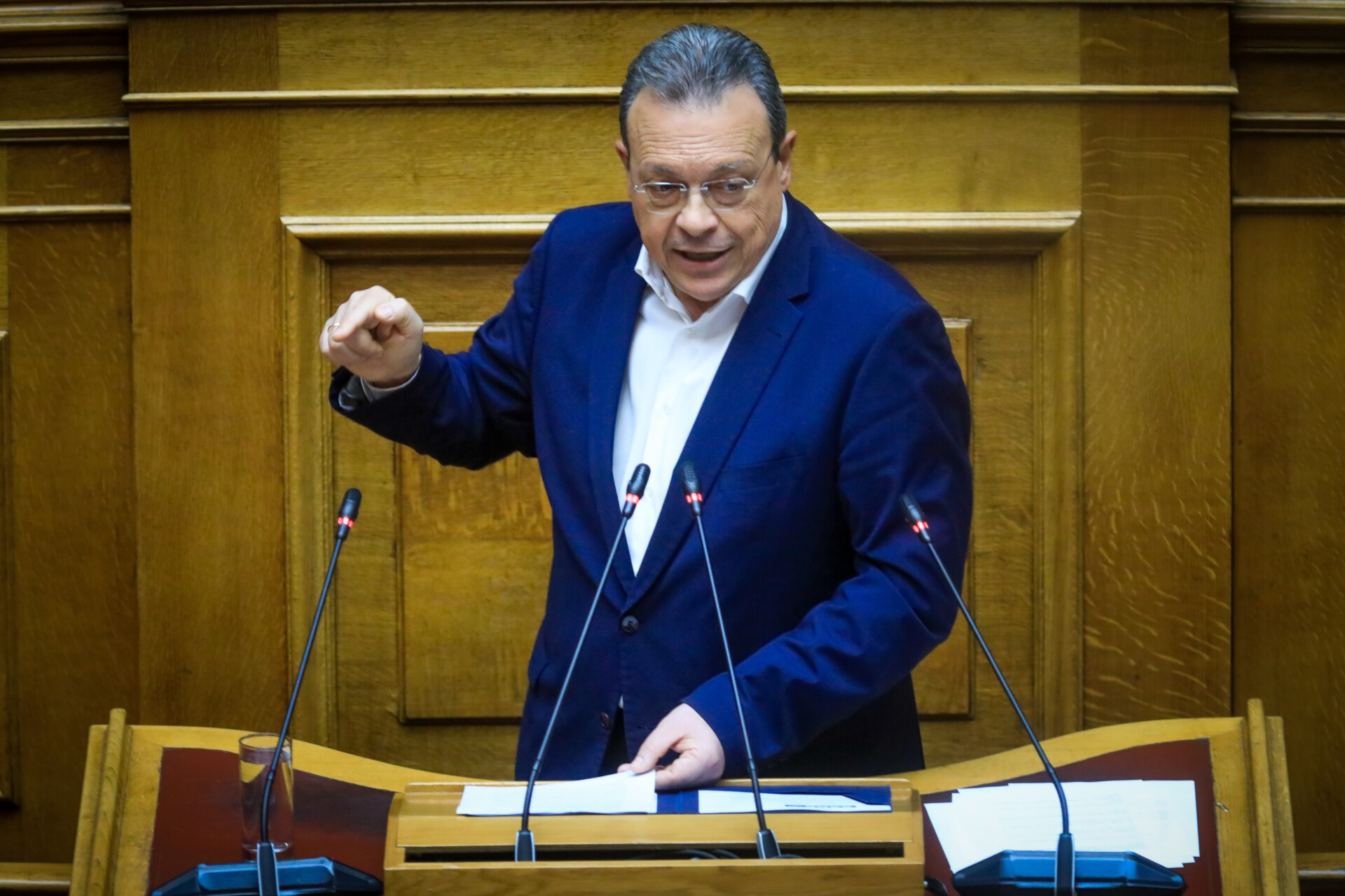 Φάμελλος: «Μπροστά με όσους μπορούν – Τέλος στην εσωστρέφεια»