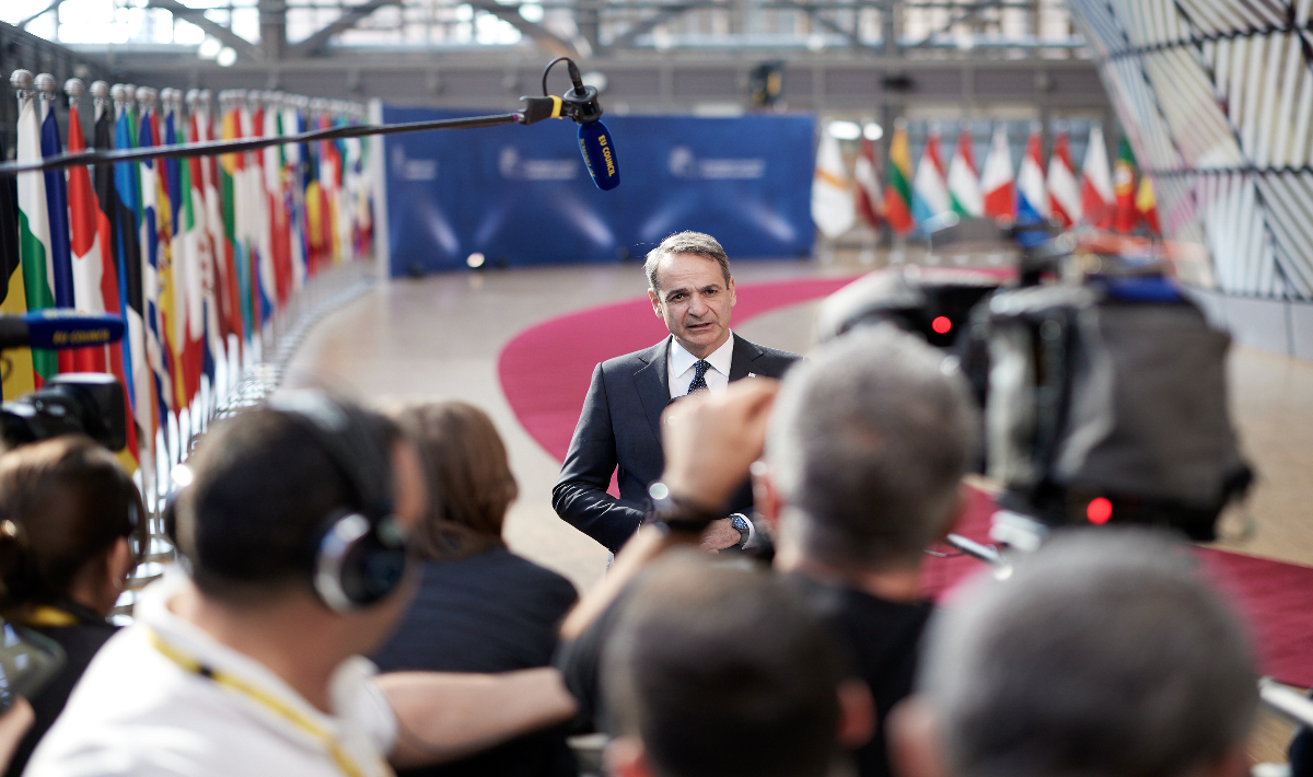 Σαφές μήνυμα Μητσοτάκη από Βρυξέλλες: Συμπόρευση με Γαλλία και αιχμές για Τουρκία