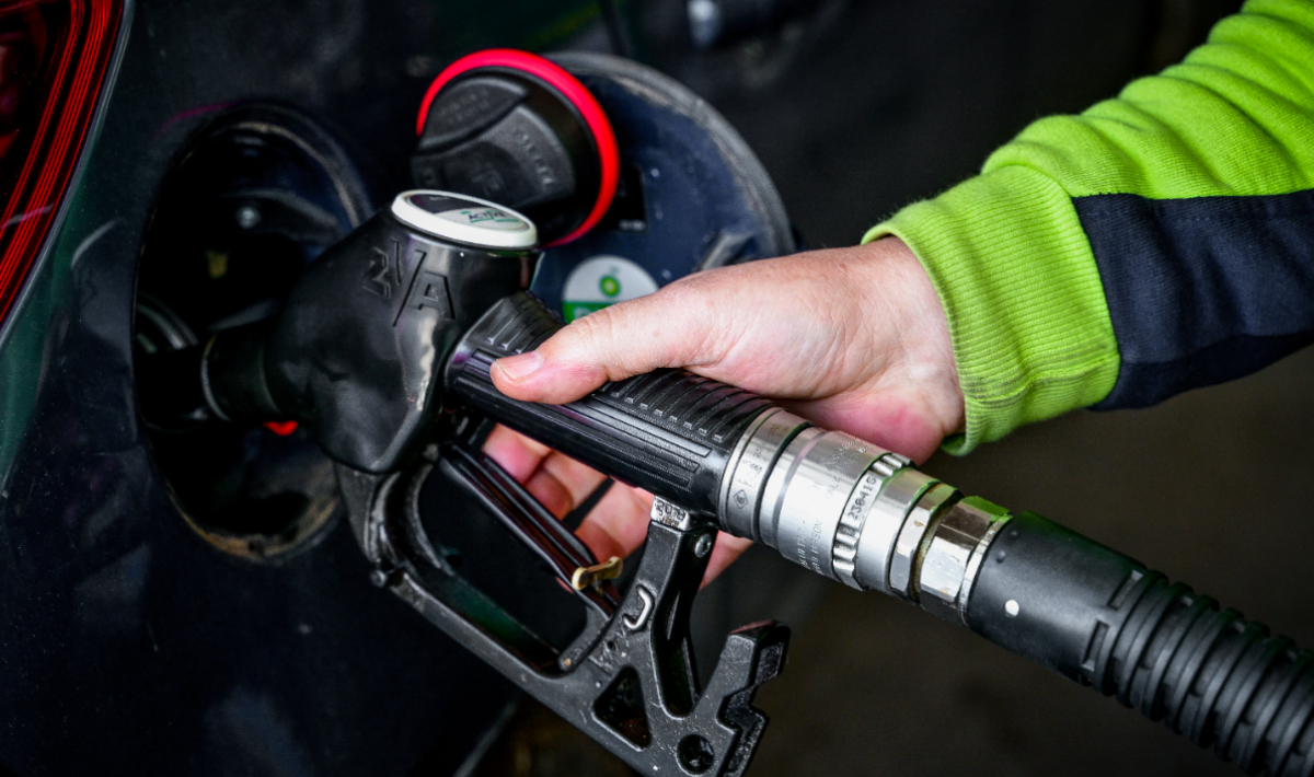 Καύσιμα: Πέρασε τα 2€ η βενζίνη, ποιες είναι οι ακριβότερες περιοχές της χώρας (βίντεο)