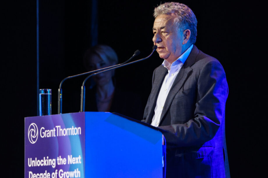 Αρναουτάκης Grant