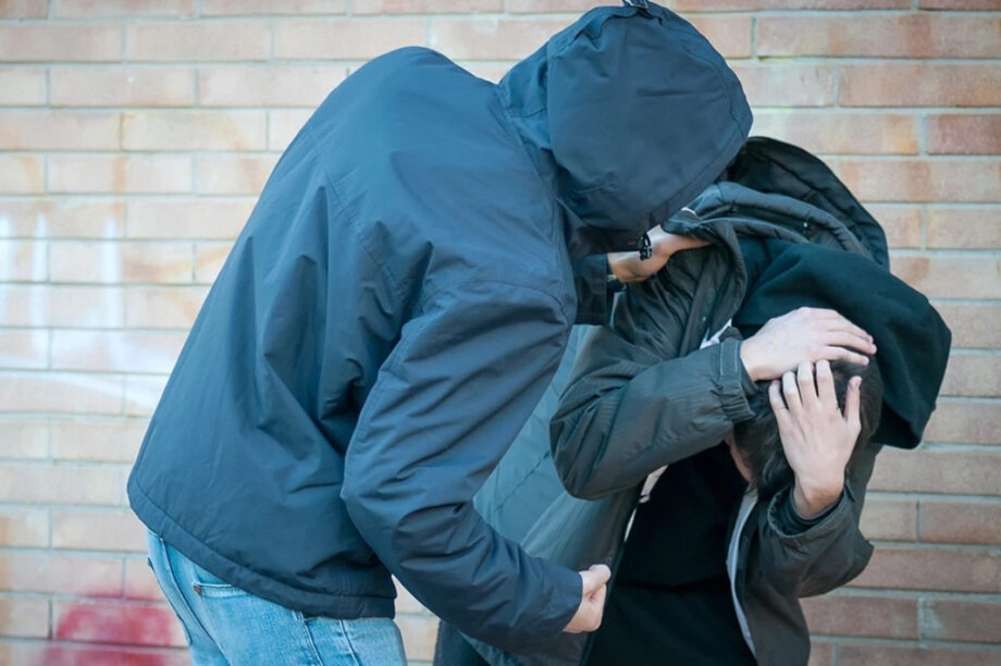 Μπούλινγκ Βία ανηλίκων ΝΕΟ