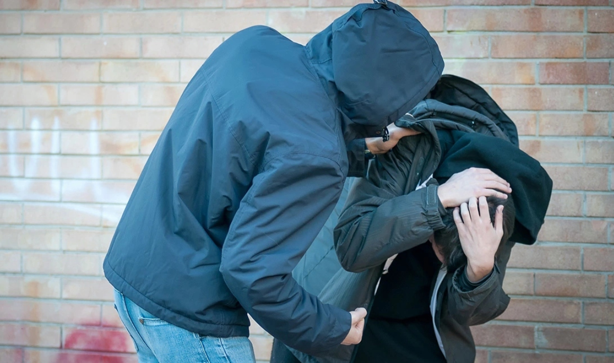 Πάτρα: 16χρονος γρονθοκόπησε 8χρονο επειδή του πείραζε την αδερφή!