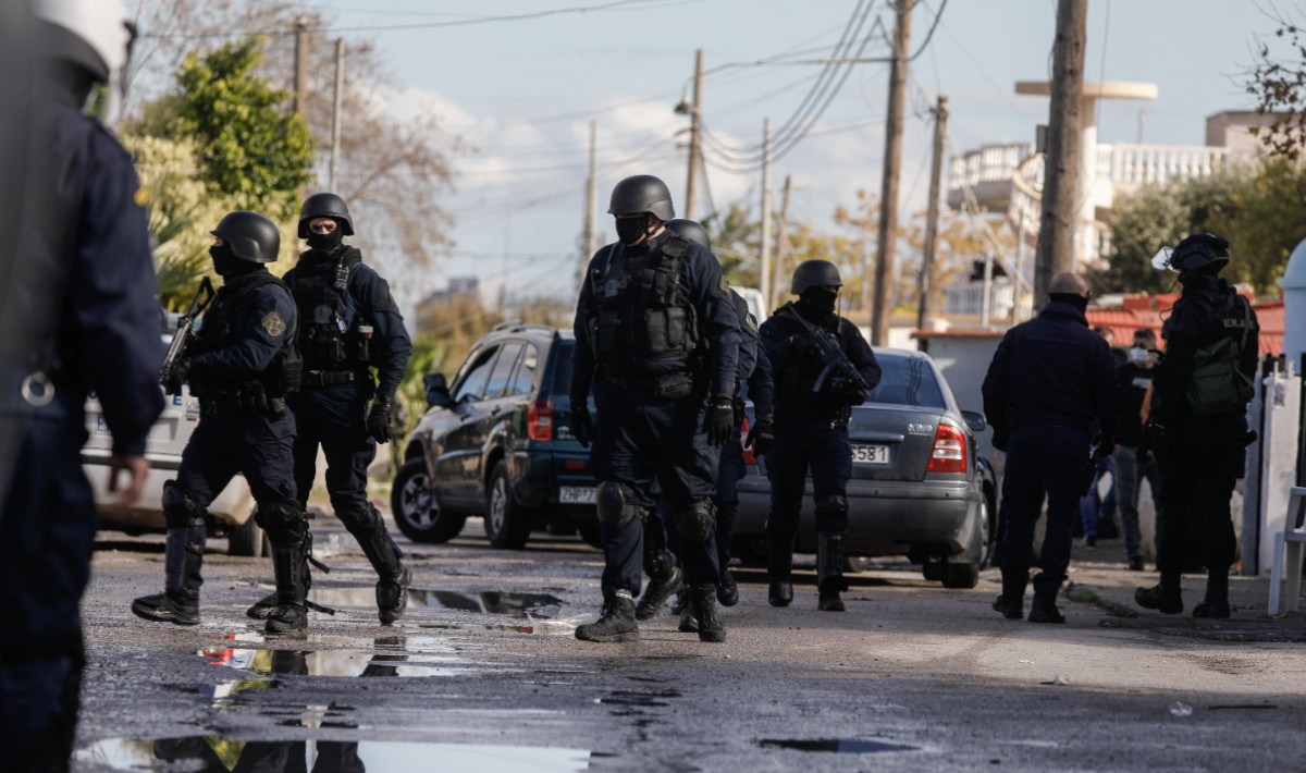 Αστυνομικές επιχειρήσεις σε 4 οικισμούς Ρομά του Ιλίου, του Ασπροπύργου, των Αχαρνών και της Ελευσίνας