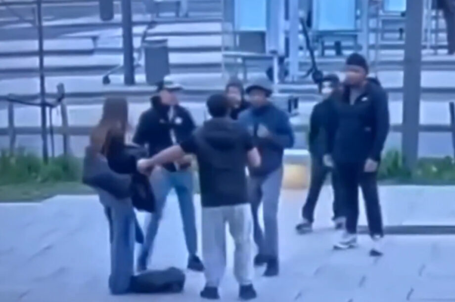 Βέλγιο: Βάναυση, άγρια επίθεση σε νεαρό που υπερασπίστηκε κοπέλα η οποία δέχτηκε παρενόχληση (βίντεο)