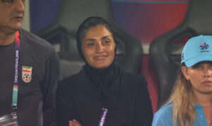 Η συμβολική κίνηση της εθνικής ομάδας ποδοσφαίρου γυναικών του Ιράν και η αντίδραση της προπονήτριας (βίντεο)