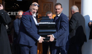 Ηράκλειο: Το τελευταίο αντίο στον Γιώργο Καραμαλάκη παρουσία πλήθους κόσμου