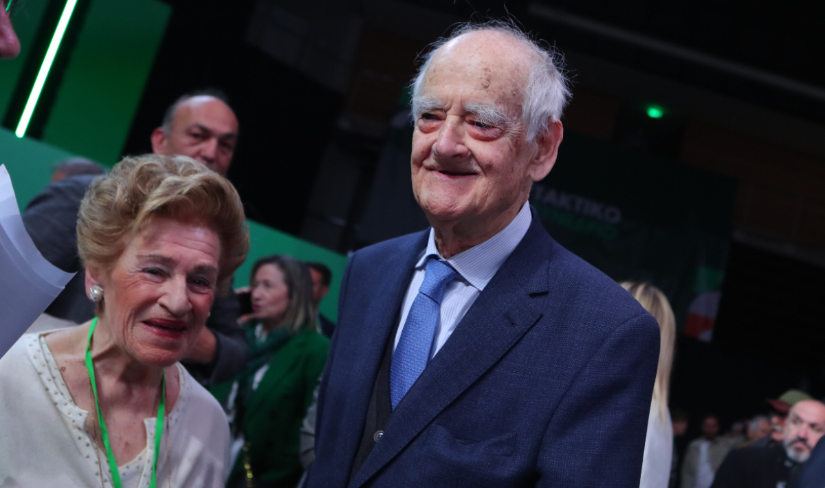 Συγκινητικές στιγμές στο συνέδριο του ΠΑΣΟΚ με την παρουσία του Απόστολου Κακλαμάνη