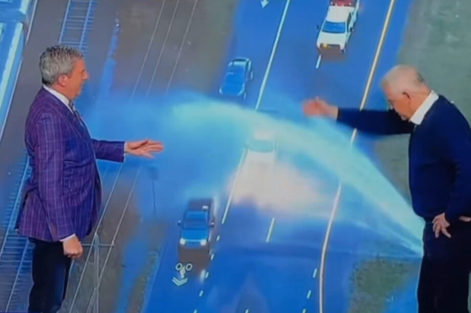 Το... άβολο καρέ που έφερε σε δύσκολη θέση παρουσιαστές εκπομπής (βίντεο)