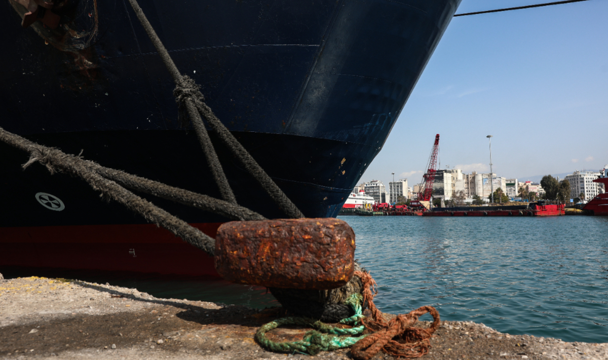 Ατύχημα με τραυματισμό σε πλοίο με 673 επιβάτες, κόπηκε ο κάβος