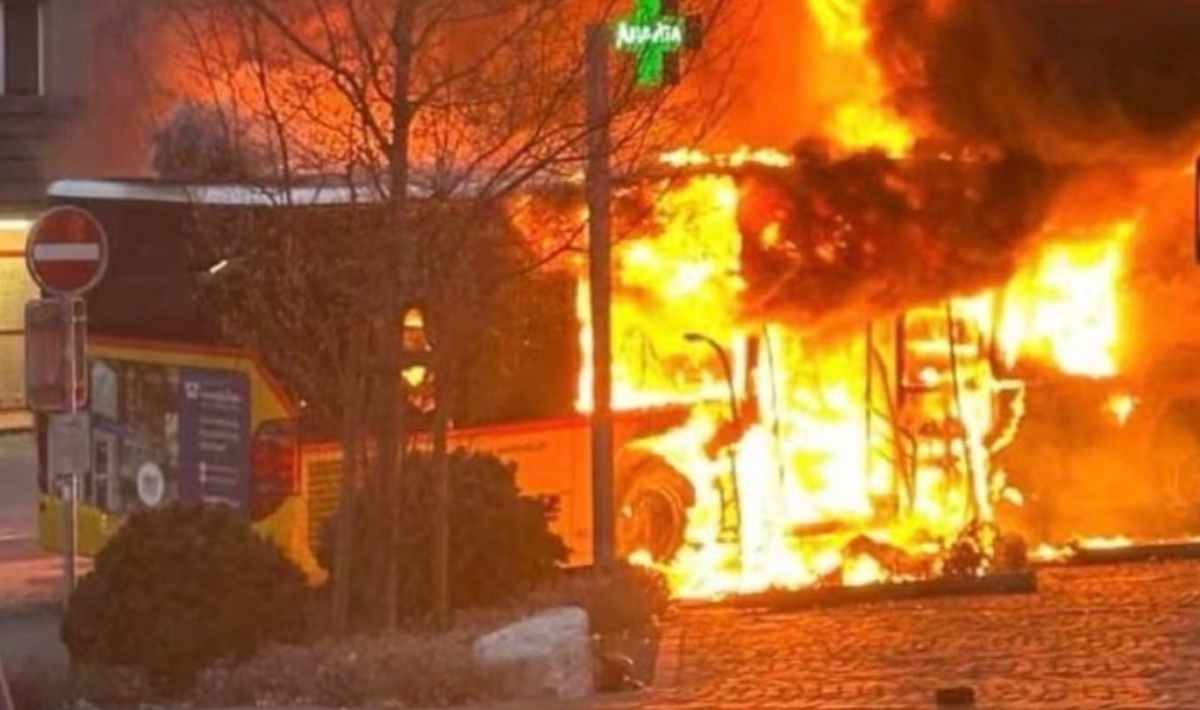 Ελβετία: Άνδρας αυτοπυρπολήθηκε σε λεωφορείο! Έξι νεκροί, πέντε τραυματίες (βίντεο-φωτογραφίες)