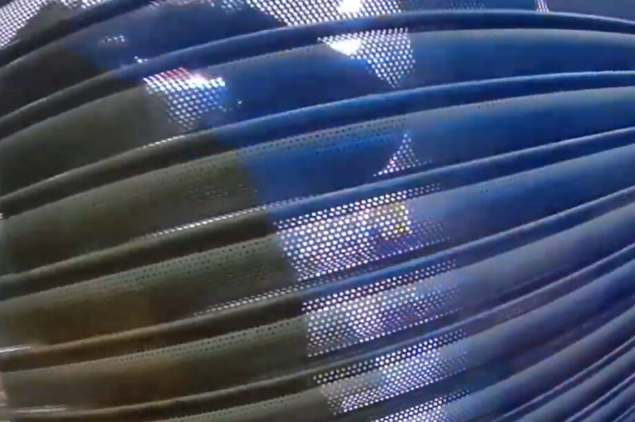 Ληστής παρακαλεί αστυνομικούς να τον απεγκλωβίσουν από μαγαζί που προσπάθησε να ληστέψει! (βίντεο)