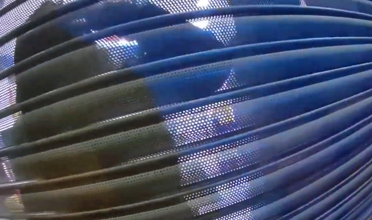 Ληστής παρακαλεί αστυνομικούς να τον απεγκλωβίσουν από μαγαζί που προσπάθησε να ληστέψει! (βίντεο)