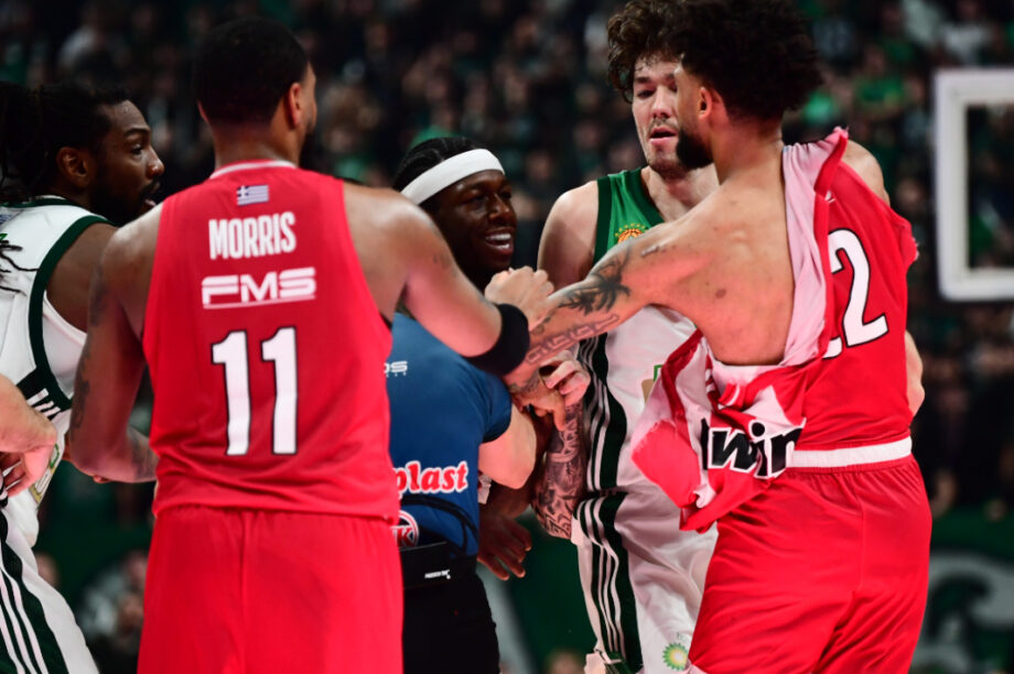 Σοβαρό επεισόδιο Ναν-Ντόρσεϊ, με σκισμένη φανέλα ο δεύτερος!