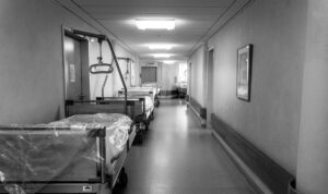 Πέντε εγκαυματίες στο νοσοκομείο της Χίου – Φέρεται να κατασκεύαζαν ρουκέτες για το βράδυ της Ανάστασης